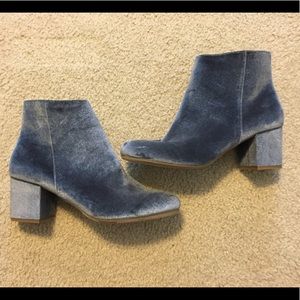 Silver/grey booties
